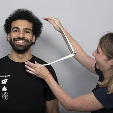 Mo Salah's head being measured